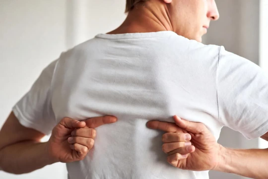 Ból pleców: przyczyny, sygnały alarmowe i skuteczne leczenie