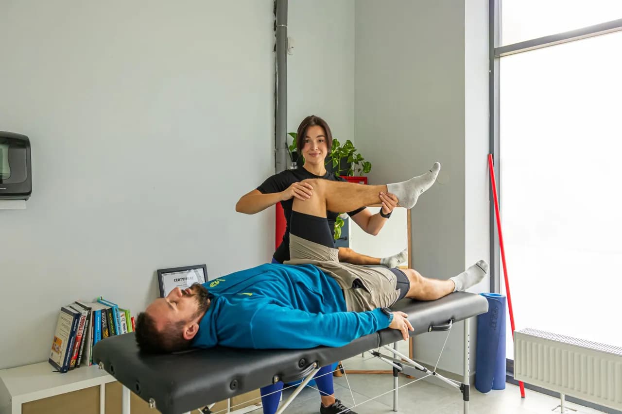 Szybka rehabilitacja: Jak ominąć kolejki NFZ i wrócić do zdrowia?