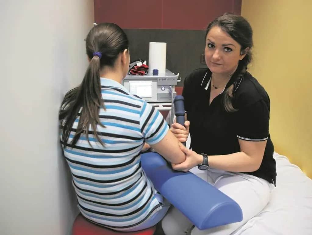 Rehabilitacja NFZ Kraków: Jak skrócić kolejki? Sprawdź triki eksperta!