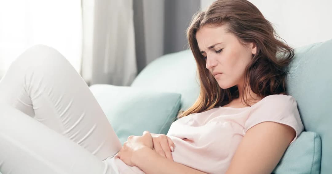 Ból brzucha: Szybka ulga, domowe sposoby i kiedy iść do lekarza